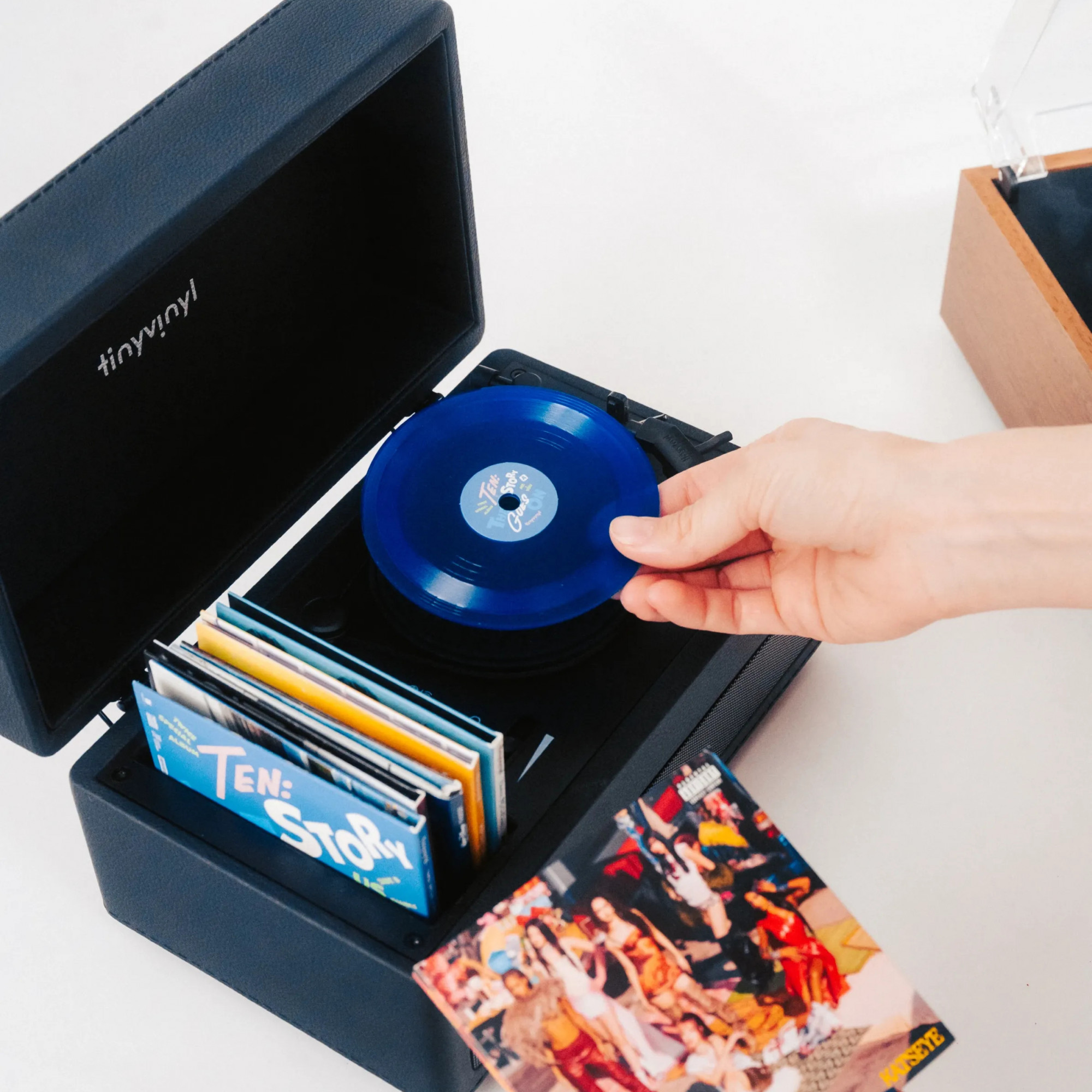 Мініатюрний вініловий програвач  Tiny Vinyl Player